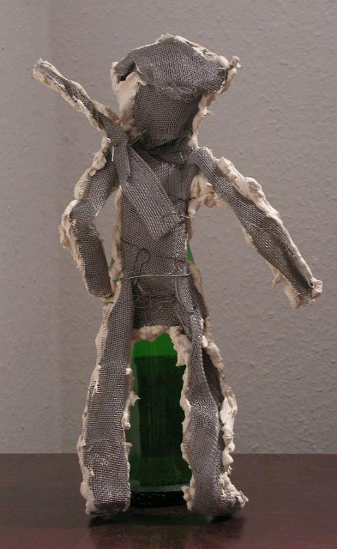 Soldier (Rückseite), 2007, Gips-Draht, 25x38x9.jpg